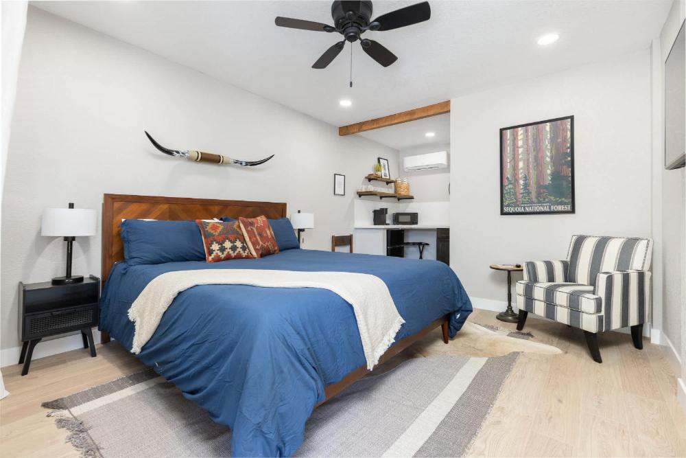 The Rae | Sequoia Motel RM 5
